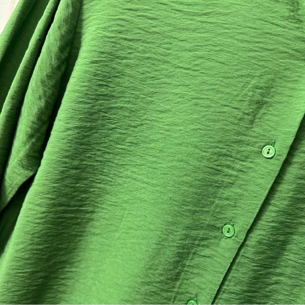Green Dynamite Button-Up Blouse - Picture 2 of 3